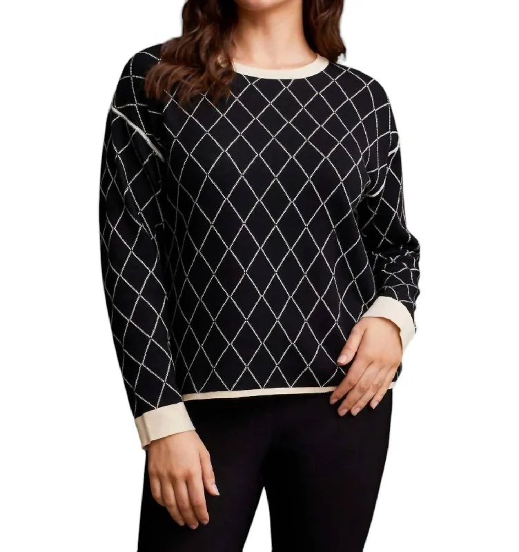 Pullover Sweater with Crochet Detail-Women's Slit A-Line Pullovers-Reversible Cotton Crew Neck Sweater In Black/cream