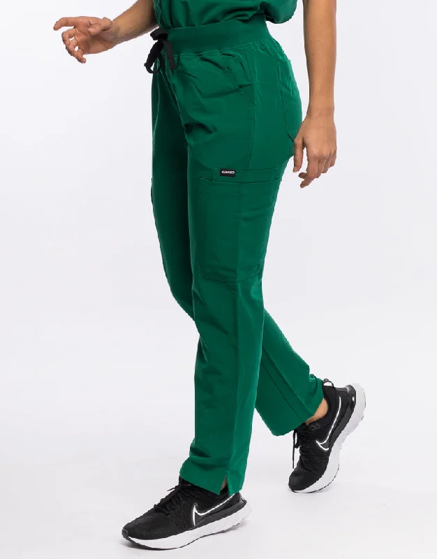 Outdoor Pants-Women's Capri Pants-Essential Multi-Pocket Scrub Pants - Evergreen